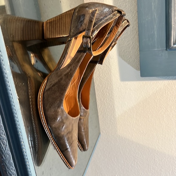 Sundance pewter leather shoes with ankle strap. - Picture 2 of 5